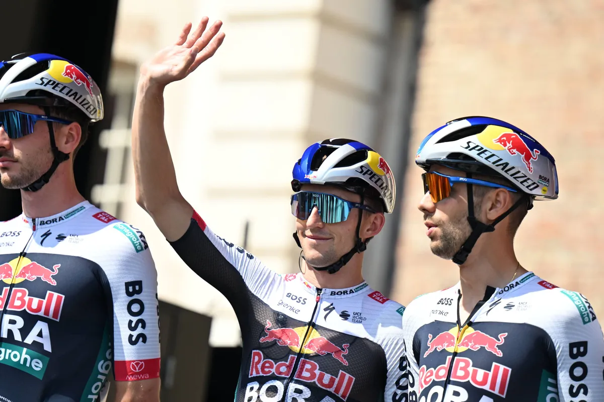Volledig vergeten Jai Hindley wil Vuelta bij de strot grijpen en niet alleen vanwege de komst van Remco Evenepoel