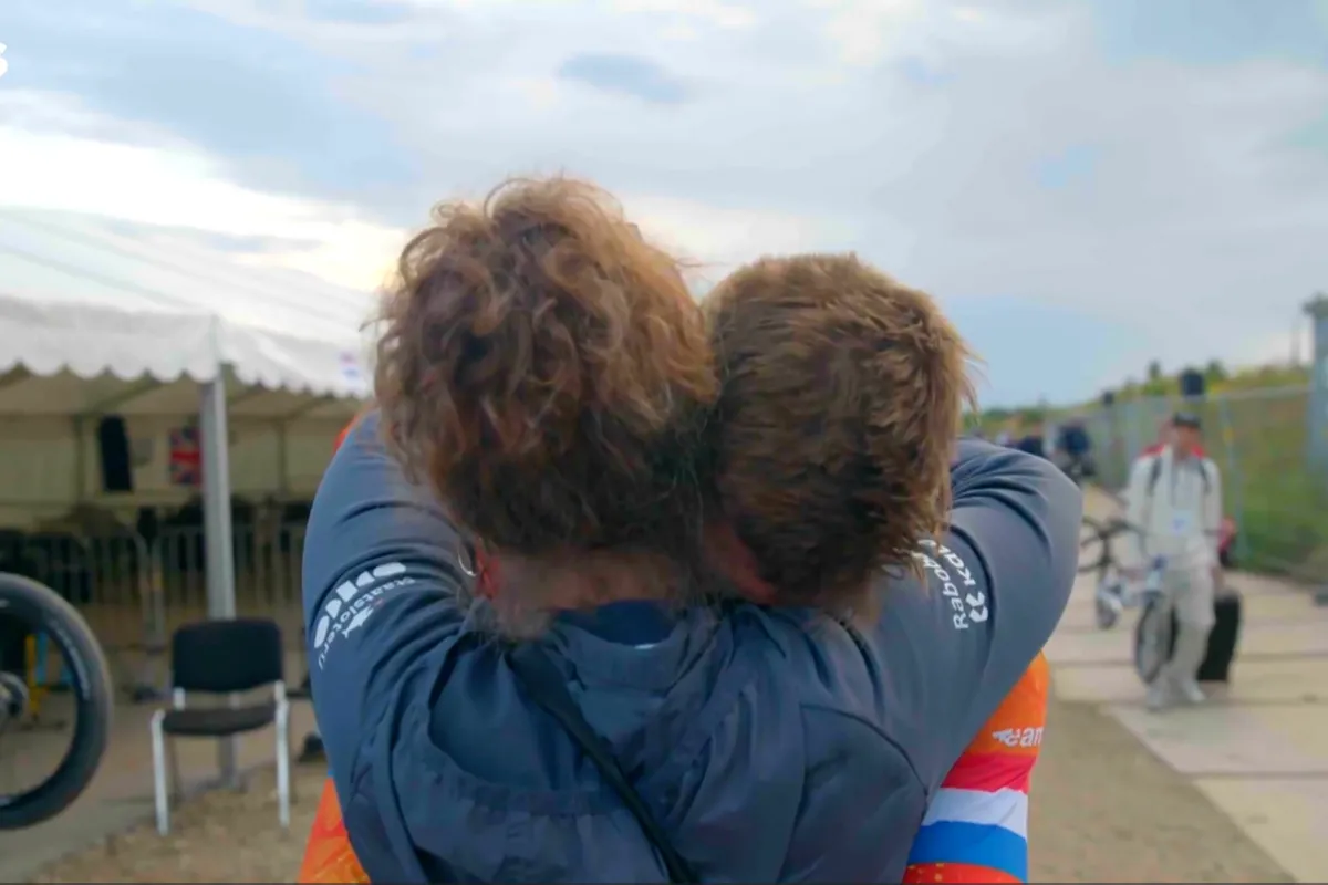 Olympisch kampioen Kimmann houdt het niet droog na rentree op BMX-baan: 'Dacht dat ik nooit meer competitief zou kunnen racen'