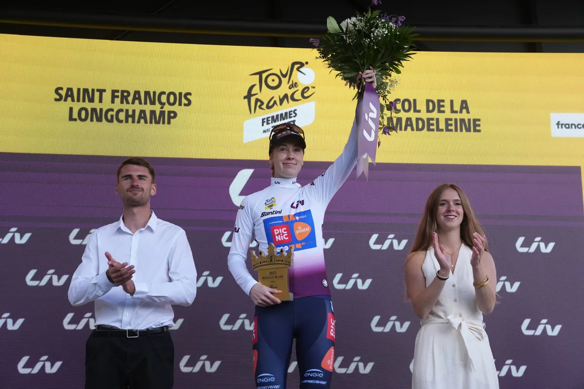 Na Van Anrooij en Pieterse wéér een Nederlands klimtalent in het wit in de Tour: 'Hopelijk ooit op het podium'