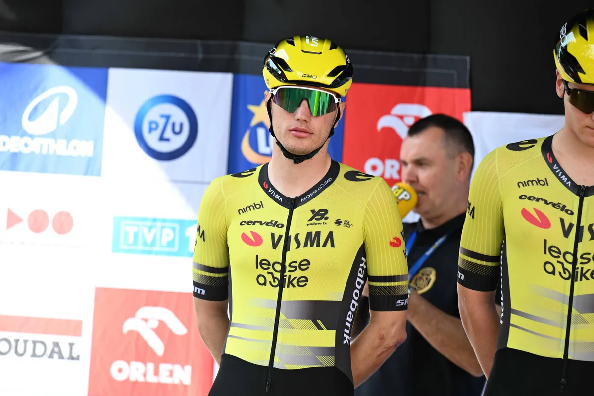 Visma | Lease a Bike zag twee renners vallen in finale Renewi Tour: Kooij keert nog terug en sprint, maar McLay finisht niet