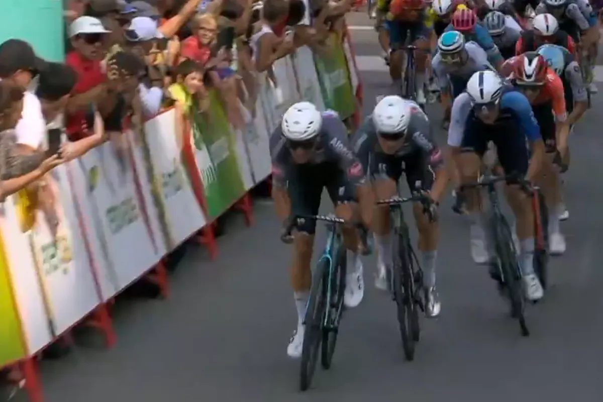 'Mijn gevoel is ook niet goed'; goudeerlijke Philipsen weigert met vinger te wijzen na gemiste kans in Vuelta