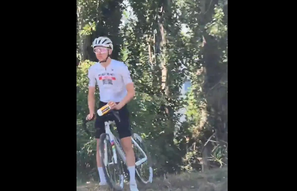🎥 Toeschouwer Tadej! Pogacar moedigt partner Urska aan in Romandië en doet wat elke fan langs de kant zou doen