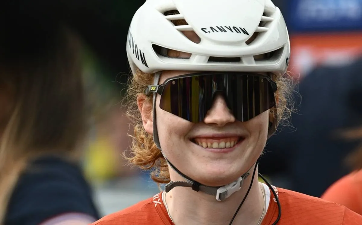 Gretige Rooijakkers rijdt eigen schaduw-kopvrouw Pieterse eraf, die tot overmaat van ramp ook nog hard valt