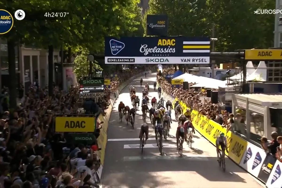 Excitement in Hamburg! Top sprinters fall 10 meters short of catching early breakaway rider Townsend (Q36.5)