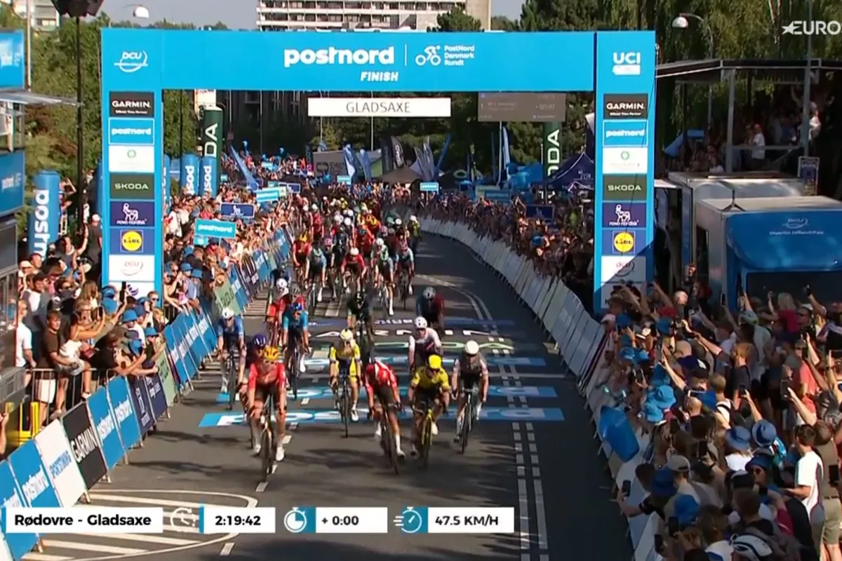 Nils Eekhoff gaat van ver de sprint aan, maar ziet Waerenskjold etappe 2 Tour of Denmark winnen; Philipsen vierde