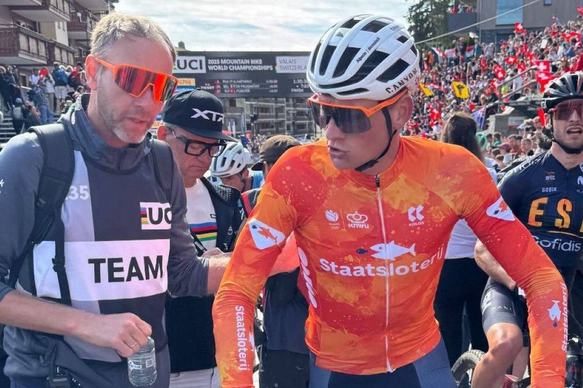 De Knegt ziet positieve signalen bij Van der Poel na WK mountainbiken: 'Denk dat hij enige is die dat deze week bewerkstelligd heeft'