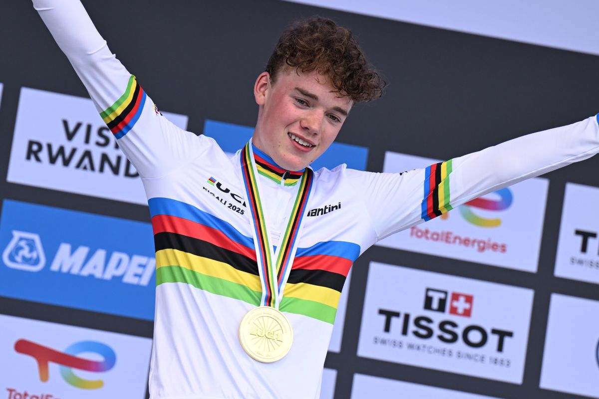 Wereldkampioen worden bij de junioren en nog geen uur later aangekondigd bij Lidl-Trek: dit is het verhaal van Harry Hudson