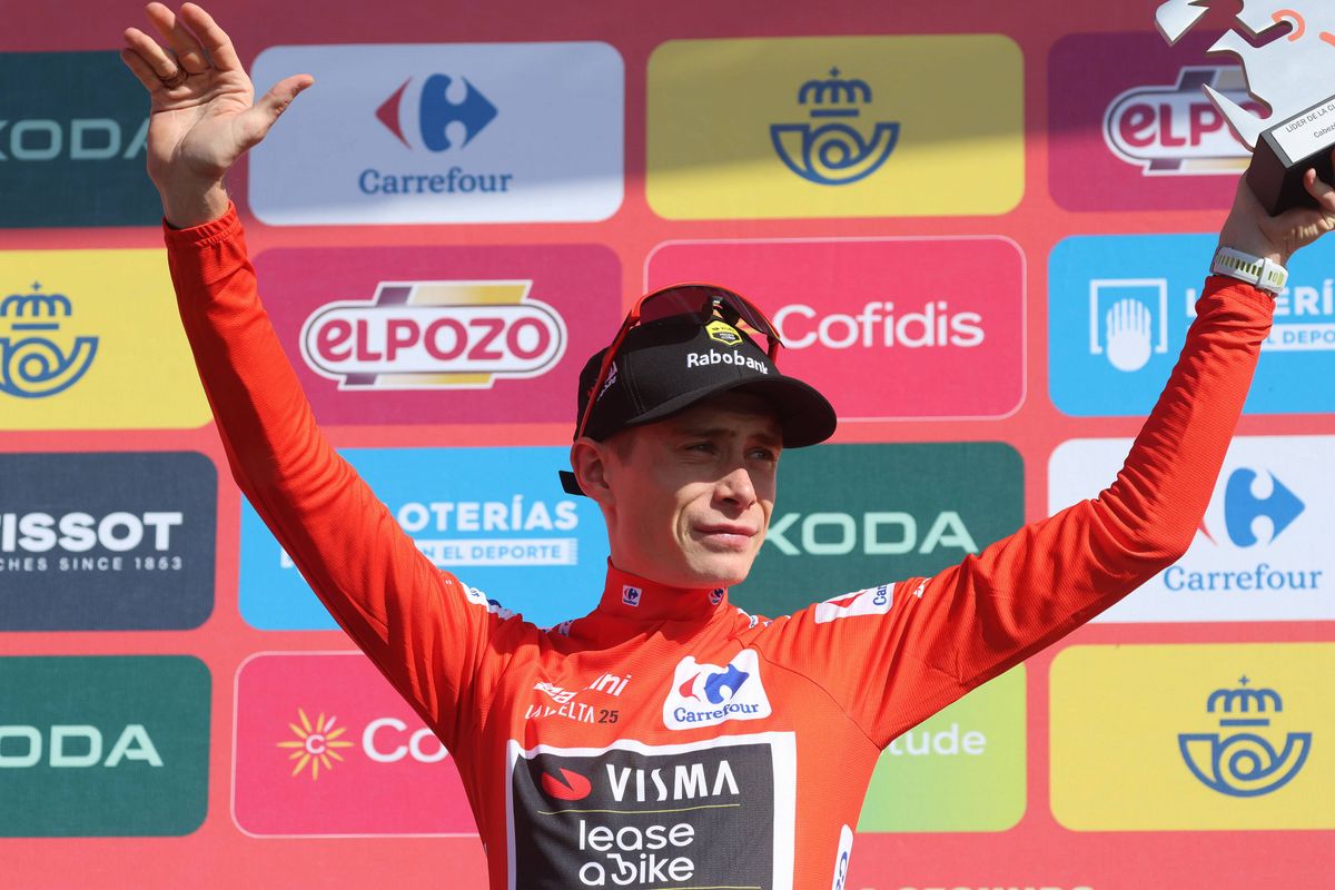 🎥 Vingegaard - die gehuldigd werd voor zijn Vuelta-zege - voert EK-selectie Denemarken aan, met Pedersen en Skjelmose
