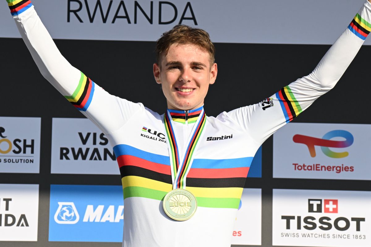 'De laatste 500 meter deden mijn oren pijn'; naast ploeg en staf dankt Lorenzo Finn na tweede wereldtitel op rij ook publiek