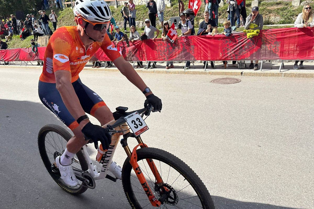 'Afstappen was geen optie'; waarom Mathieu van der Poel ondanks plek 29 tóch kon genieten van WK mountainbiken
