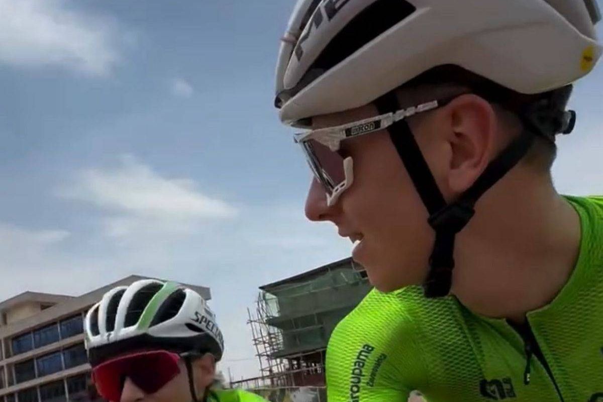 🎥 Rwanda maakt kennis met wielrenners en vice versa: Pogacar en Zigart kijken op, gezamenlijke training Nederlanders