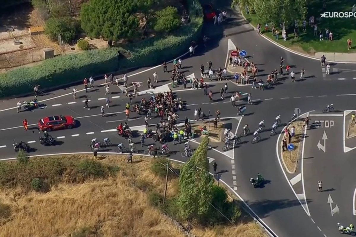 🎥 Demonstranten worden gewelddadiger, Madrid en Vuelta houden hun hart vast voor slotrit