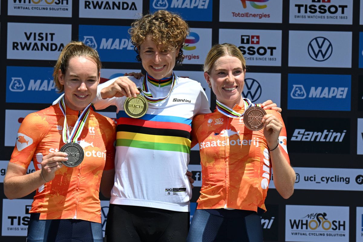 LIVE WK wielrennen 2025 - wegwedstrijd elite vrouwen | Nederlandse vrouwen favoriet op loeizwaar parcours in Kigali