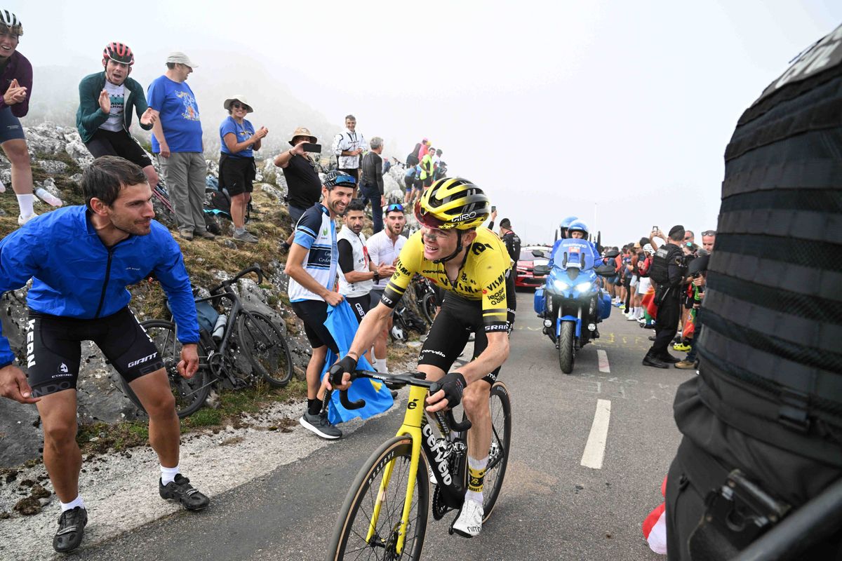 Niermann and Kuss admitted they already knew this morning: "We talked more about winning in red than defending the jersey"