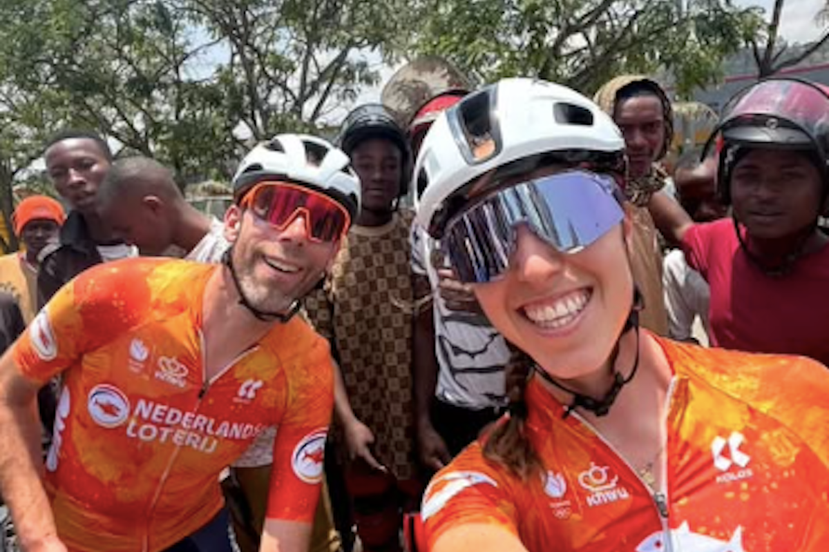 📸 Oranje gekte in Rwanda: zowel mannen- als vrouwenselectie verkennen wegen in en rondom Kigali