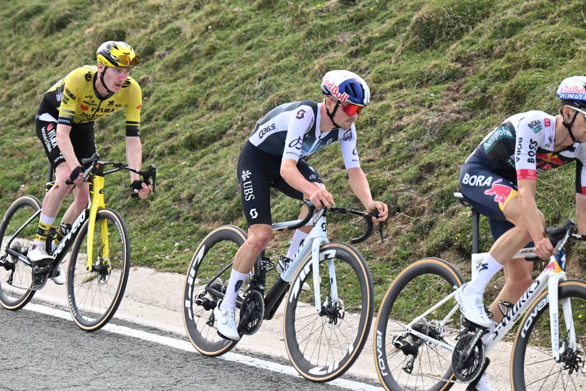 De één na de ander lost in Vuelta, maar Pidcock biecht op dat hij op 't gemakje rondreed: 'Niet heel zwaar'