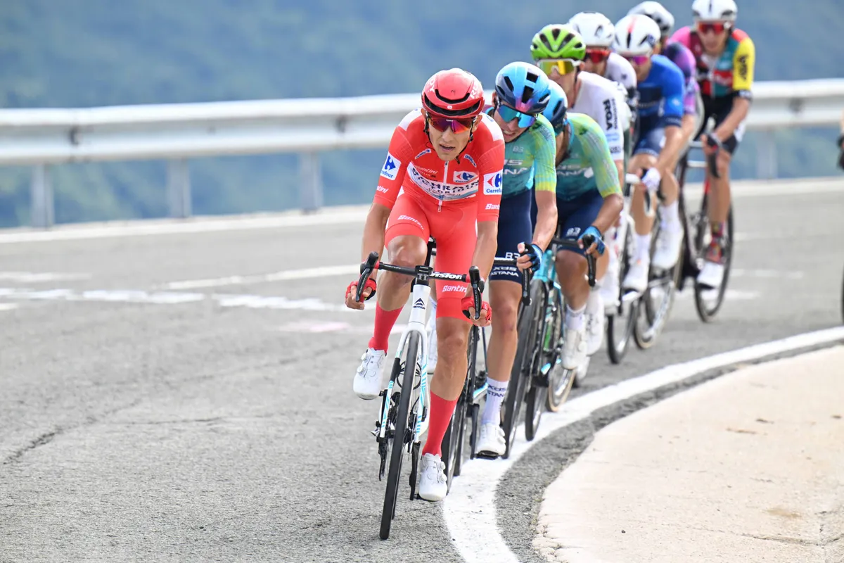 🎥 Samenvatting etappe 10 Vuelta a España 2025: UAE weer de rit, Visma | Lease a Bike weer het rood
