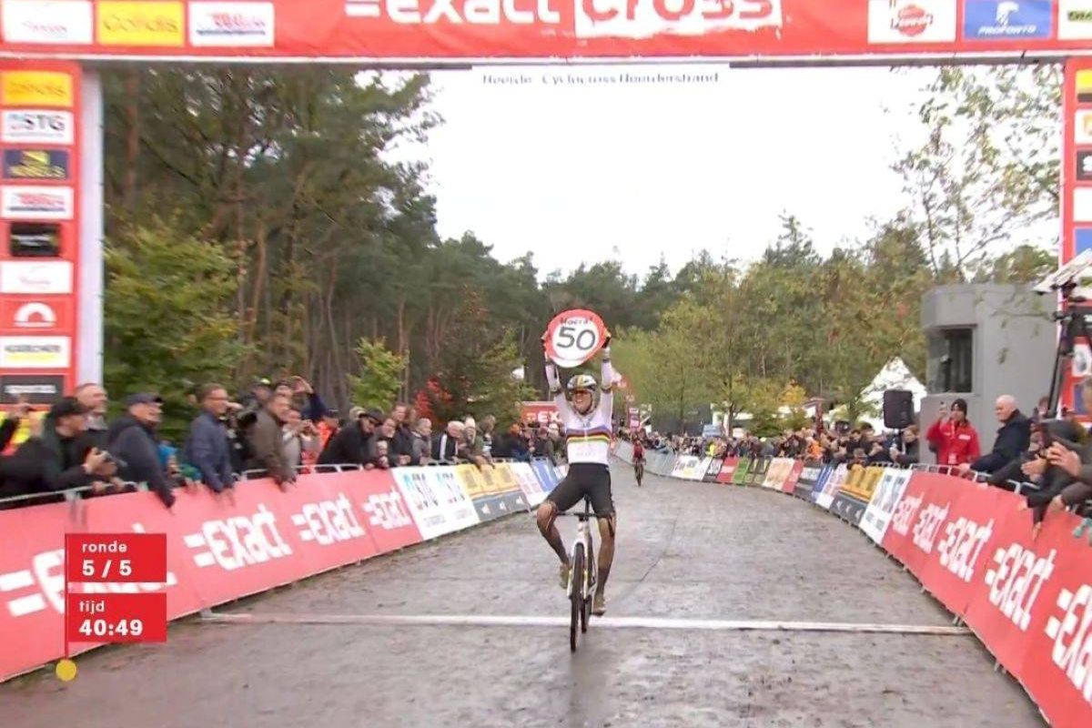 Van Empel volmaakt de 50 op de Veluwe: Nederlandse primus in Exact Cross Heerde