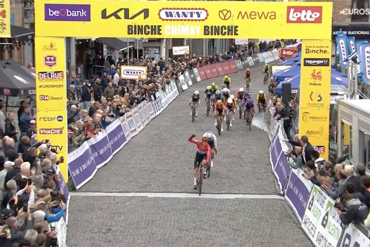 En dat is 25 in 2025: Nederlands kampioene Lorena Wiebes haalt nog maar eens uit in Binche
