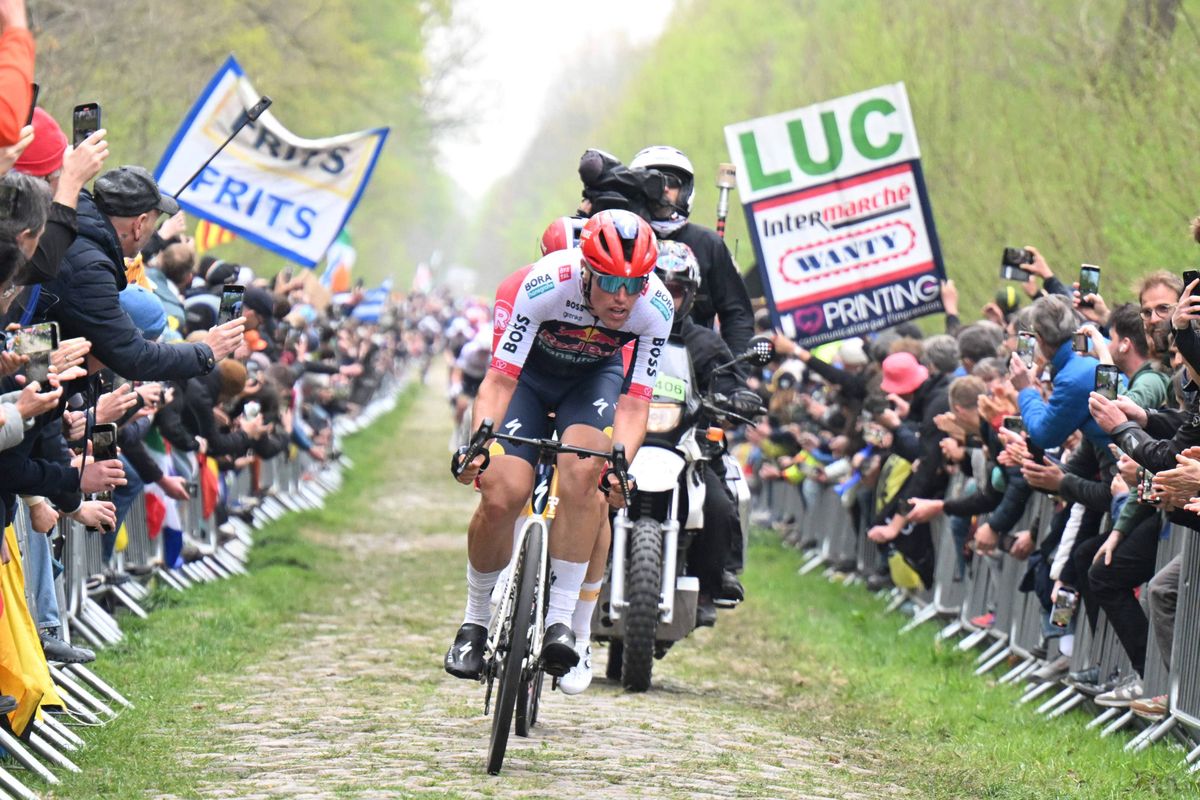 Laatste bericht na Parijs-Roubaix, Strava gestopt en Red Bull houdt kaken op elkaar: waar is Oier Lazkano?