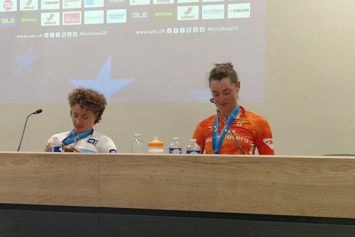 Reusser en Bredewold verklaren elkaar de liefde in schitterende persconferentie: 'Pak de tissues er maar bij'