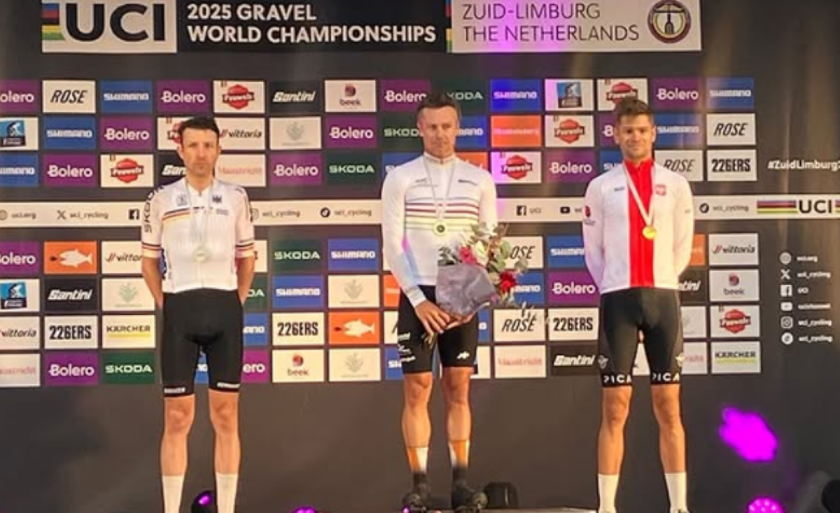 Hoe brachten namen als Gilbert, Tankink, Museeuw en Roche het er vanaf in hun eigen categorie op WK gravel?