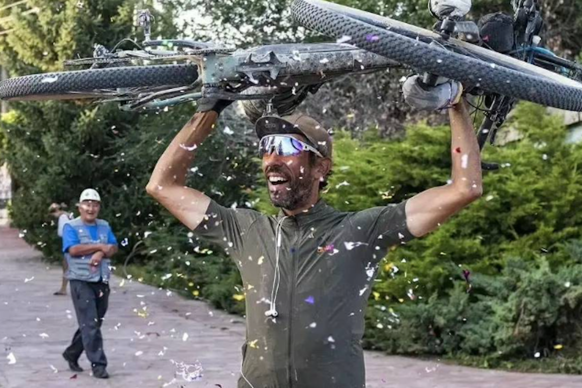Ten Dam, Tankink en andere ultra-renners spreken van opluchting nadat Fransman 50 dagen vastzat in Rusland door recordpoging