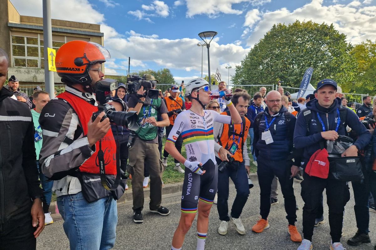 Pogacar legt uit waarom hij weer zó vroeg ging en denkt bij ode aan de eendagskoers duidelijk aan Van der Poel-duels