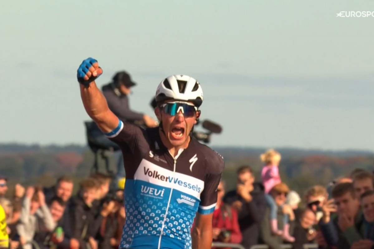 De Jong zorgt voor sensatie op VAM-berg, maar conti-renner heeft uitzicht op WorldTour-contract: 'Ik hoop het'