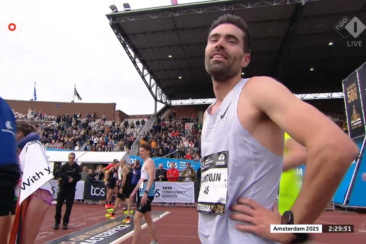 Dumoulin loopt marathon van Amsterdam in toptijd, maar leed tijdens 'helletocht': 'Overmoed? Dat kun je wel stellen'