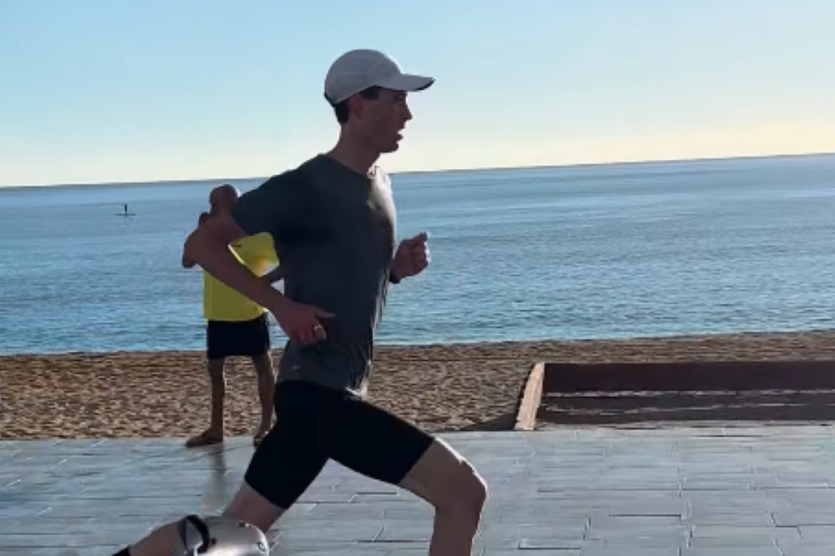 Recently retired Australian sets insane time at Valencia half-marathon