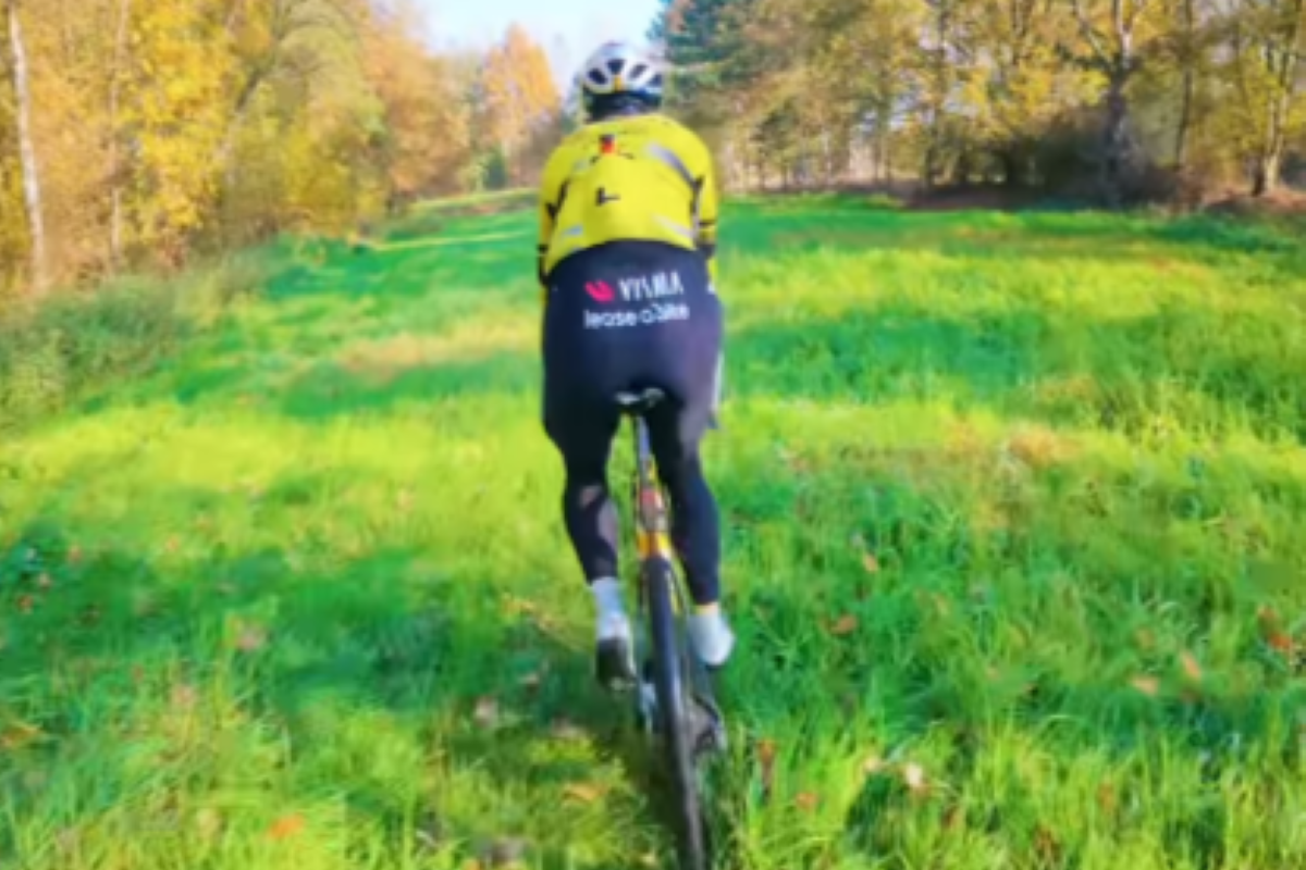 Van Aert ups the intensity and shifts gears alongside new Visma-recruit - and former teammate of Van der Poel