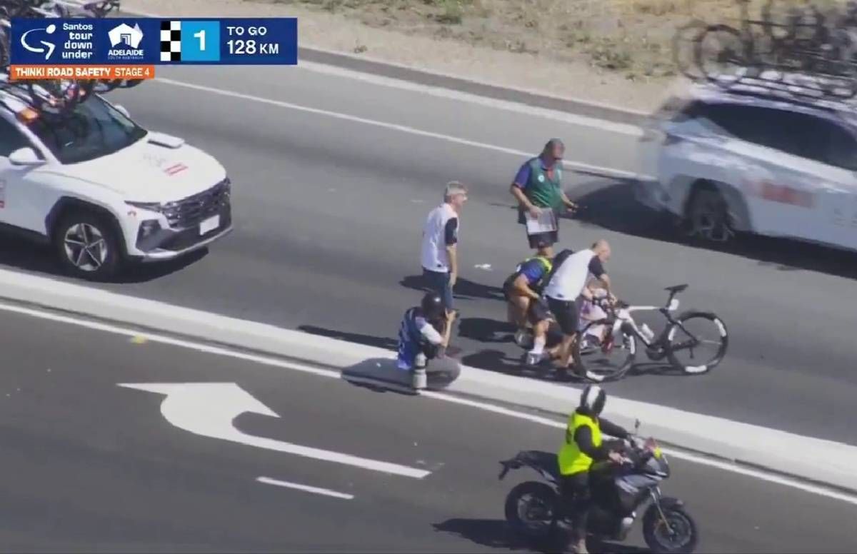 Tour Down Under loses its last bit of suspense after another crash, Visma | Lease a Bike misses next chance