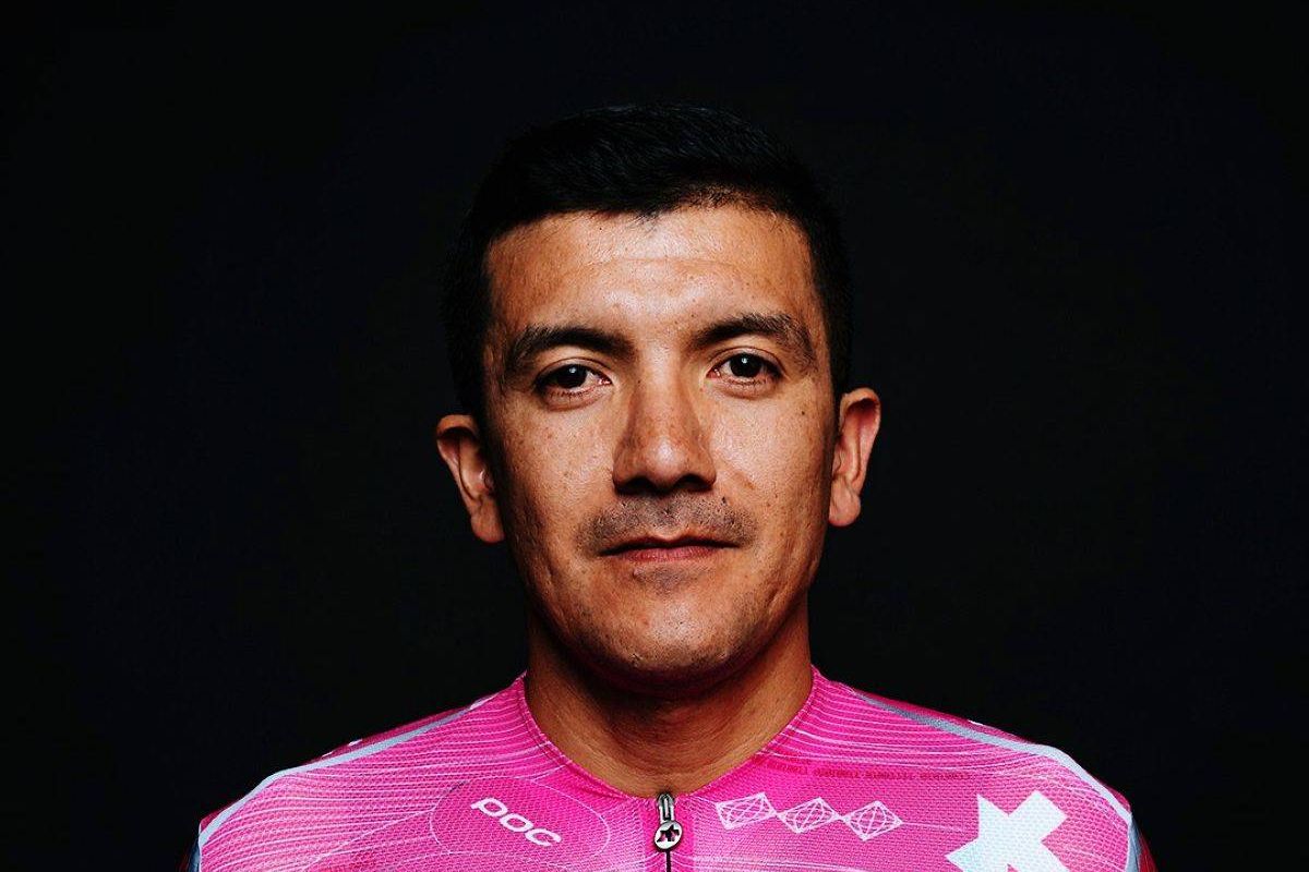 Carapaz forced to delay return after heartbreaking news: “I love you, mum”