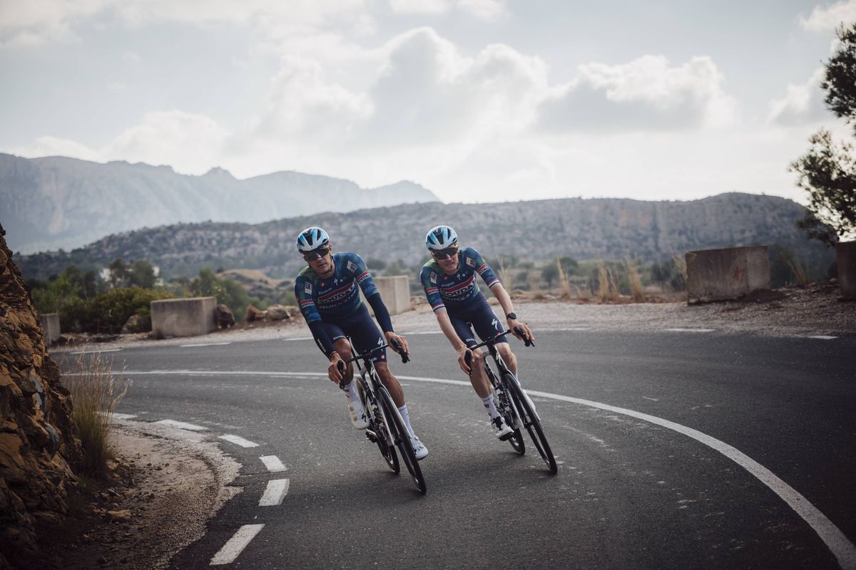 New coach ‘200% convinced’ that ‘V8 engine’ Van Baarle can go toe-to-toe with Van der Poel and Pogacar