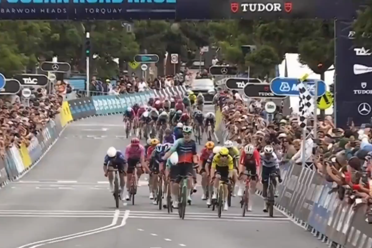 Cheeky Dane leaves Brennan and Visma | Lease a Bike hurting again in Australian finale: “I sounded like a girl!”