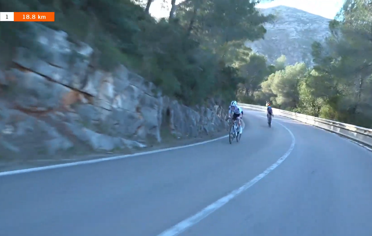 Vollering hits the turbo on her return and dominates Valencia opening stage