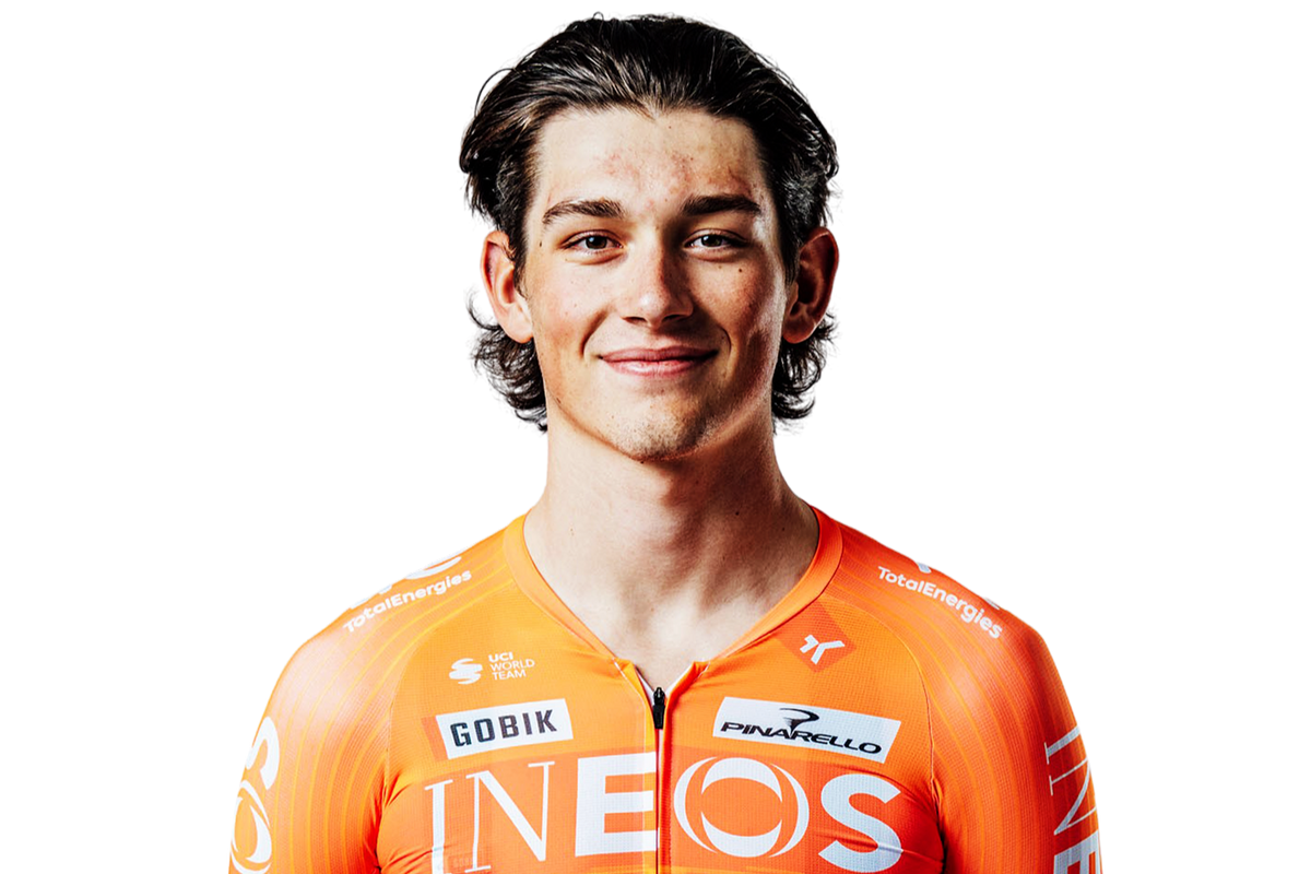 Tarling takes a small hit from Evenepoel in the desert, but: “He’s beatable”