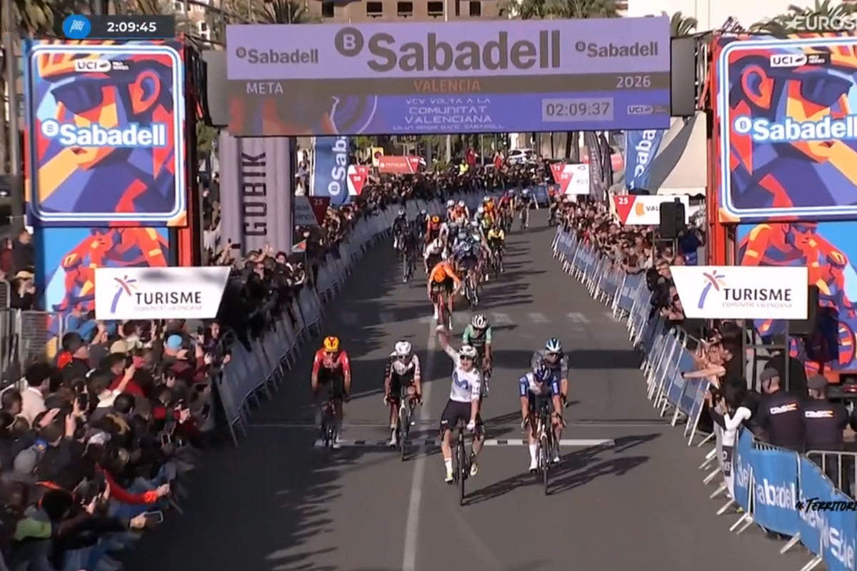 Crashes and a chaotic Valencia finale, as breakaway rider García Pierna proves strongest: Evenepoel takes overall victory