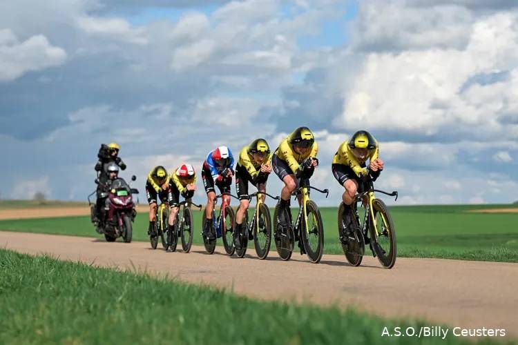 Vingegaard sees work to do before Barcelona after Visma | Lease a Bike fall short in Paris–Nice TTT