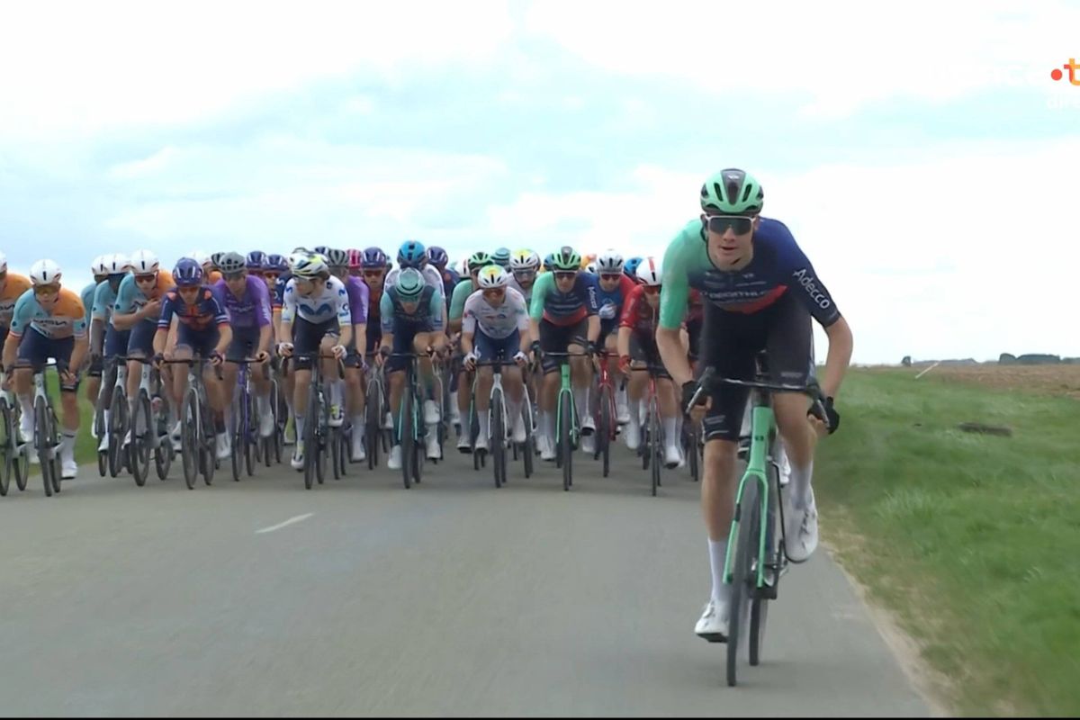 Ayuso takes early time on Vingegaard as Hoole is caught late and Kanter wins Paris–Nice stage 2