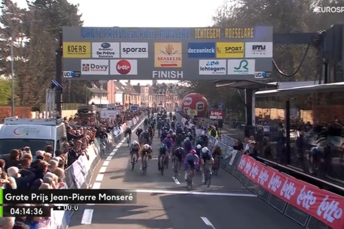 Dylan Groenewegen reels in late attackers to win GP Jean-Pierre Monseré