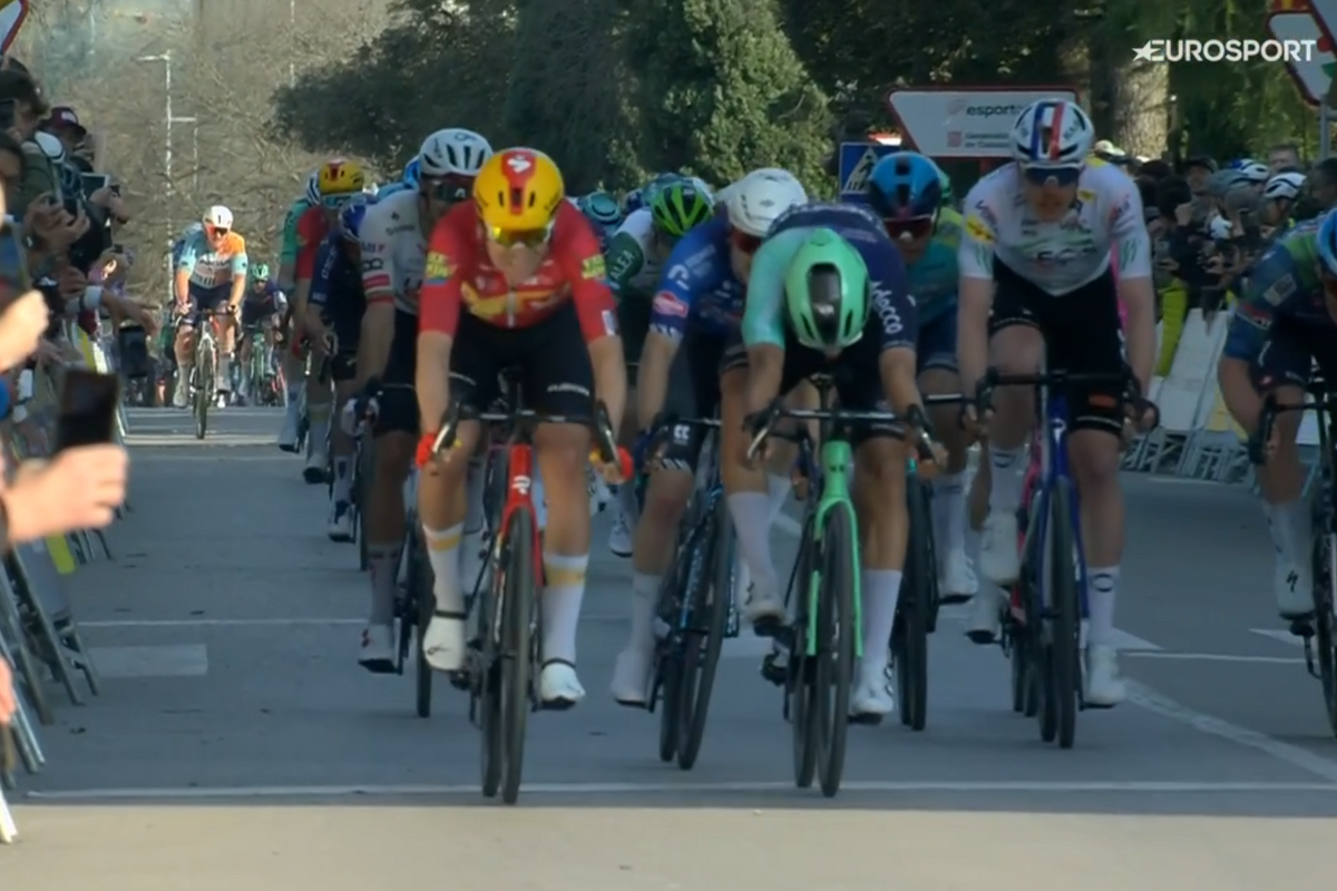Large but exhausted peloton still cannot stop crafty Cort from doing it again