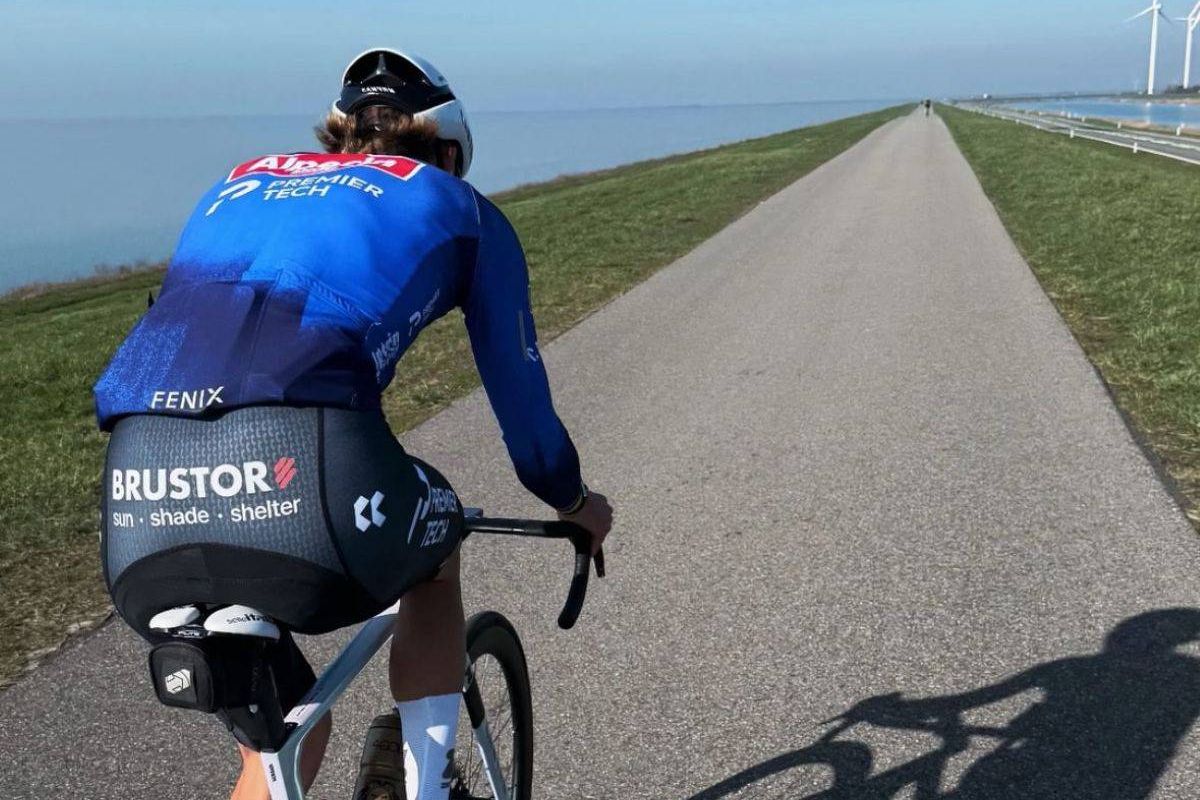 📸 From Omloop podium to Oesterdam: Mathieu van der Poel and Tim van Dijke are already back on the road together