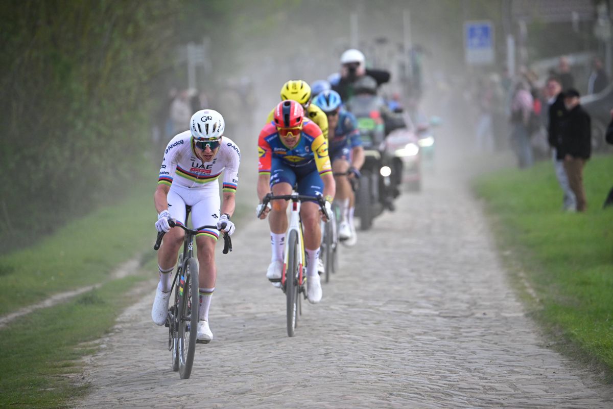 🎥 Mads Pedersen frustrated at mind games in the chasing group at Paris-Roubaix