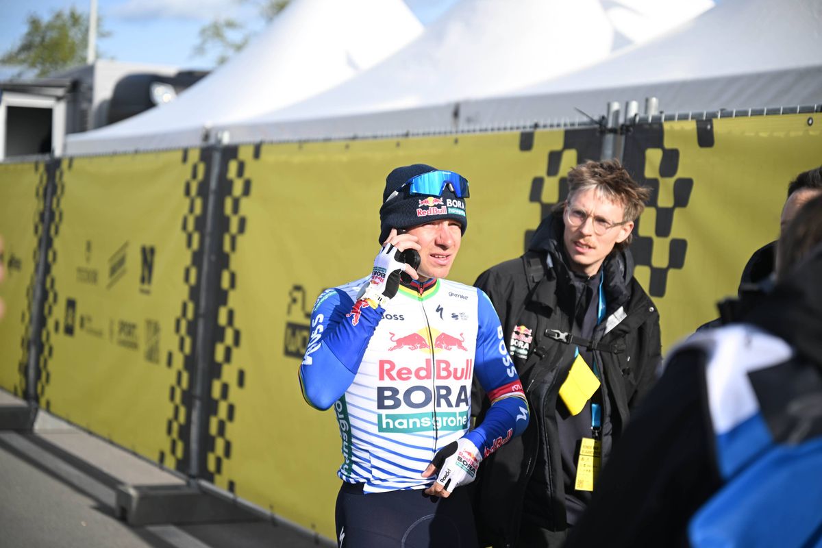 How Evenepoel’s race plan was partly thrown out after just 80 kilometres because of Bahrain Victorious team car