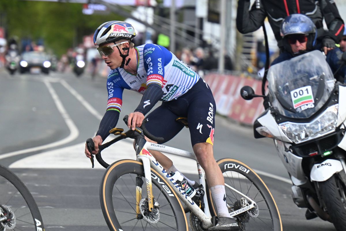 Evenepoel signs a lifelong deal with Specialized: 'During my career and beyond'