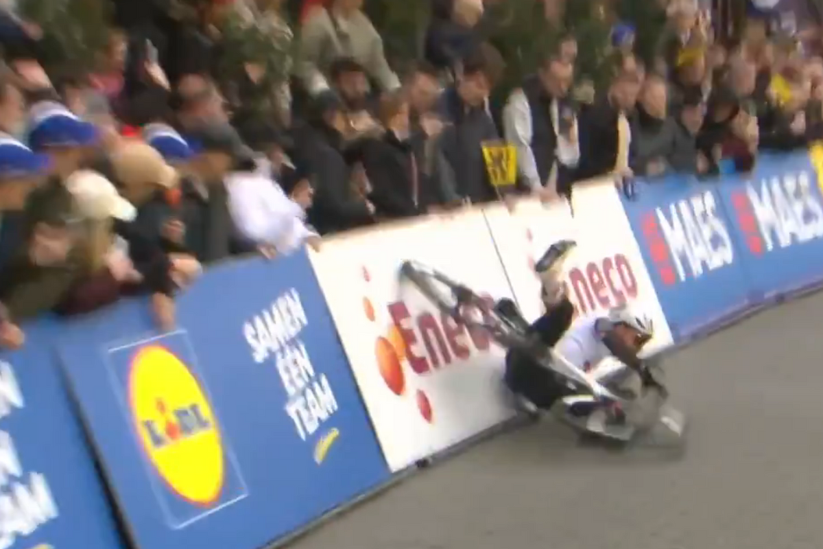🎥 Rui Oliveira crashes just metres after unofficial Tour of Flanders start