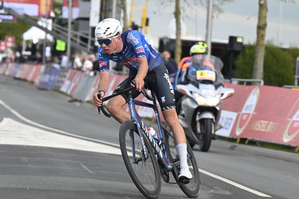 Senna Remijn (20) explains what happened after his lights went out on the Cauberg