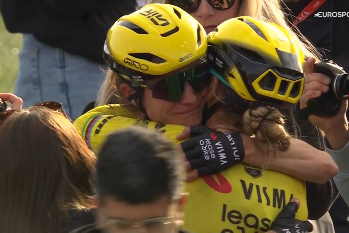 🎥 Ferrand-Prévot consoles Vos: "I asked the team if I could take part to help her."